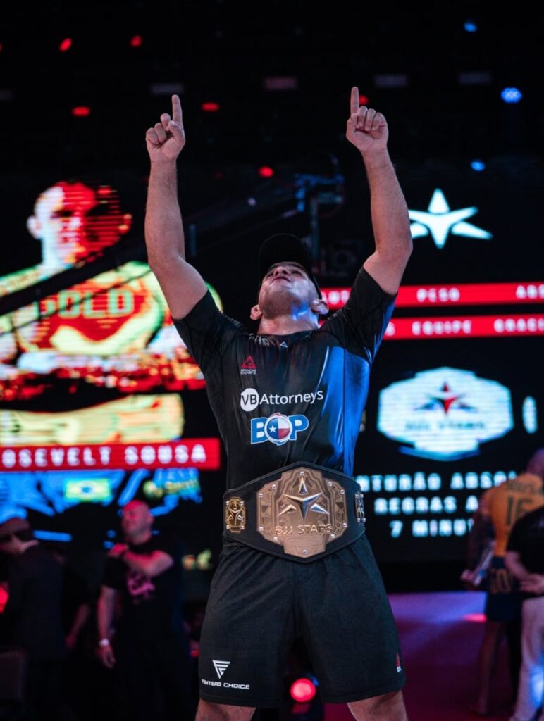 Pedro Marinho permanece como campeão absoluto sem kimono do BJJ Stars.