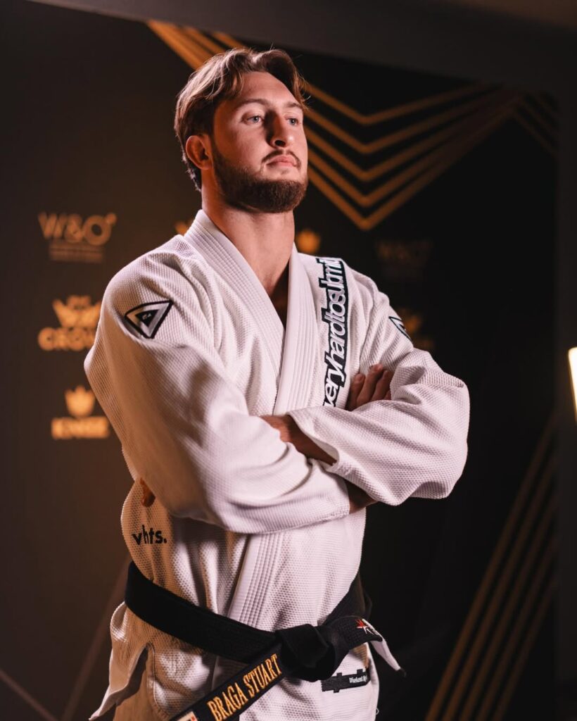 Nolan Stuart foi destaque com performance retumbante no The Crown. Na final do GP dos pesados, ele quebrou a banca ao finalizar Adam Wardzinski.
