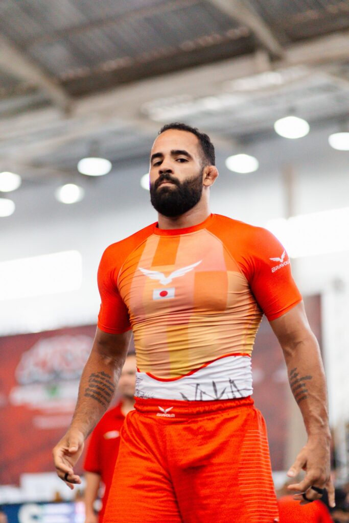 Professor e competidor na Pirâmide Grappling, 'Braguinha' hoje assume que sua missão maior está na formação de atletas.