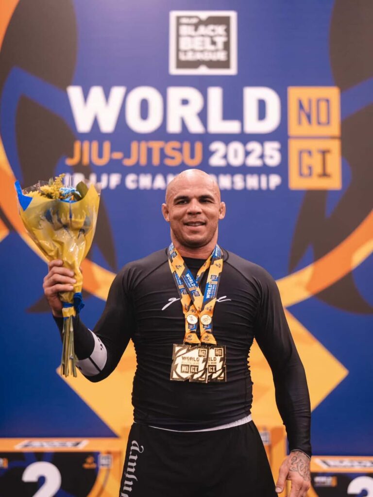 Roosevelt Sousa encerrou 2025 de forma gloriosa, com duas medalhas de ouro na última grande competição da IBJJF.