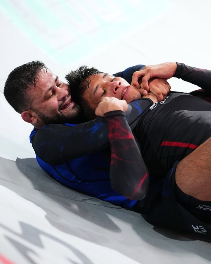 Jussier 'Formiga', veterano do MMA, volta ao UFC para lutar grappling e derrota Lucas Pinheiro, campeão mundial.