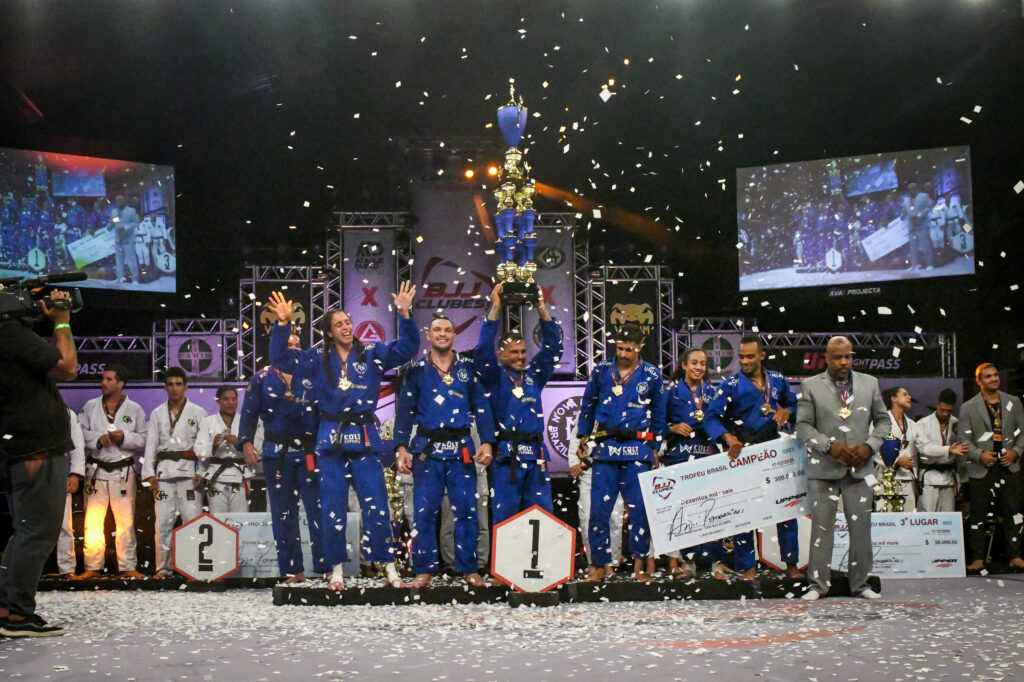 Nova União comemora o título com placar elástico na final do BJJ Clubes 2025.
