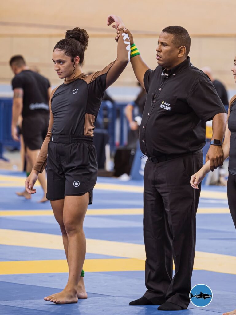 Livia Barasine em ação no Rio Summer da CBJJ. Disputas sem kimono aconteceram no primeiro dia de torneio, na sexta, dia 9.