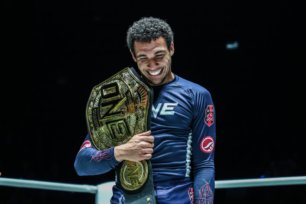 Tye Ruotolo construiu uma carreira sólida de campeão do ONE FC. Desde a estreia, já foram dez confrontos bem-sucedidos.