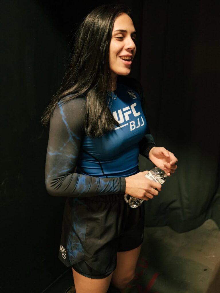 A chance to make money: Rebeca sees in the UFC the possibility of a promising future in terms of earnings.