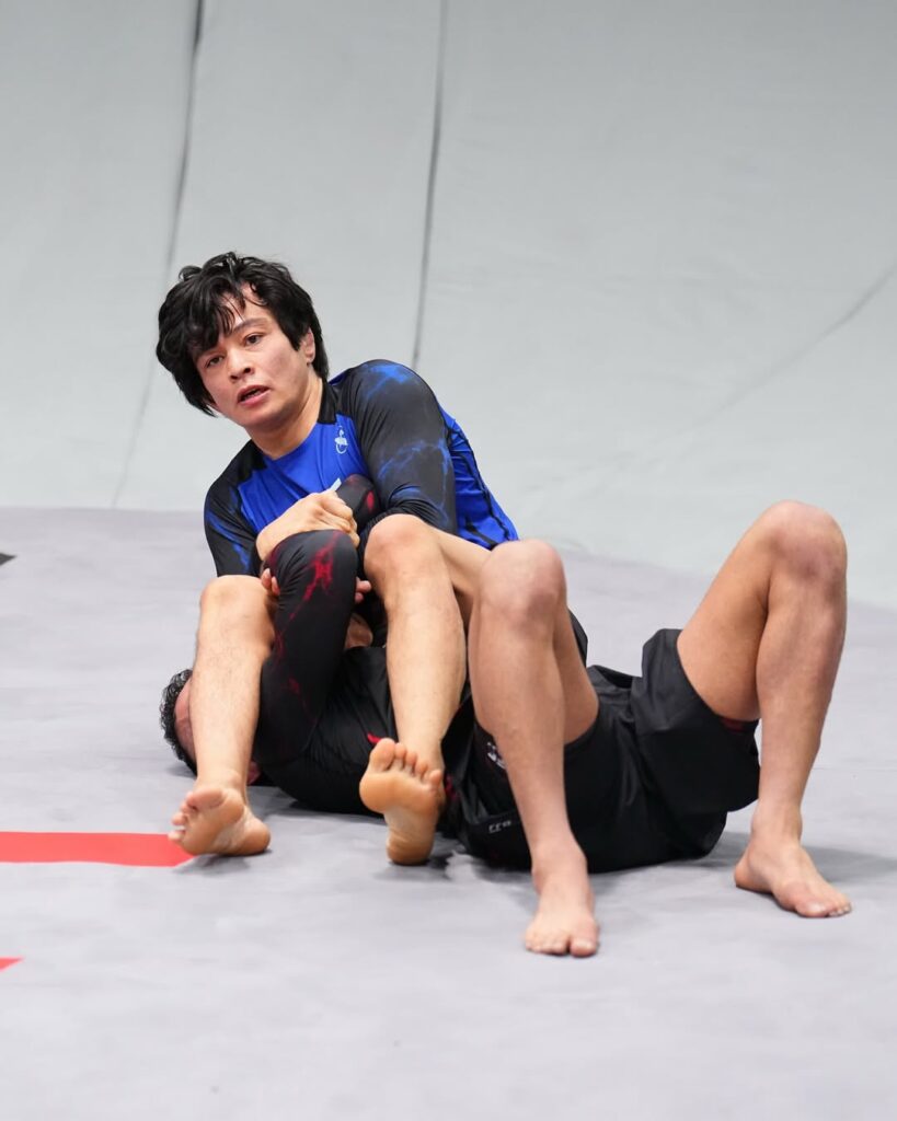João Miyao beats Jussier 'Formiga' in his debut performance in the UFC's Jiu-Jitsu league.