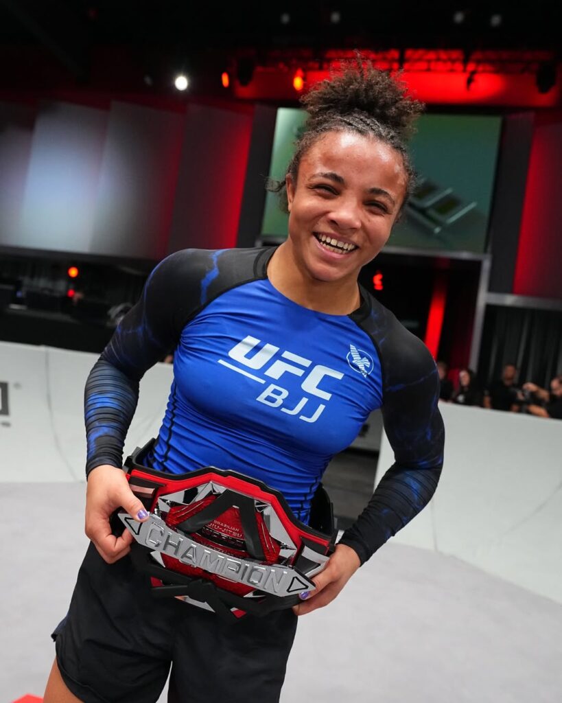 Rio de Janeiro's Cassia Moura is at the top of the grappling elite after an authoritative win over veteran Ffion Davies in the UFC BJJ 6 co-main event.
