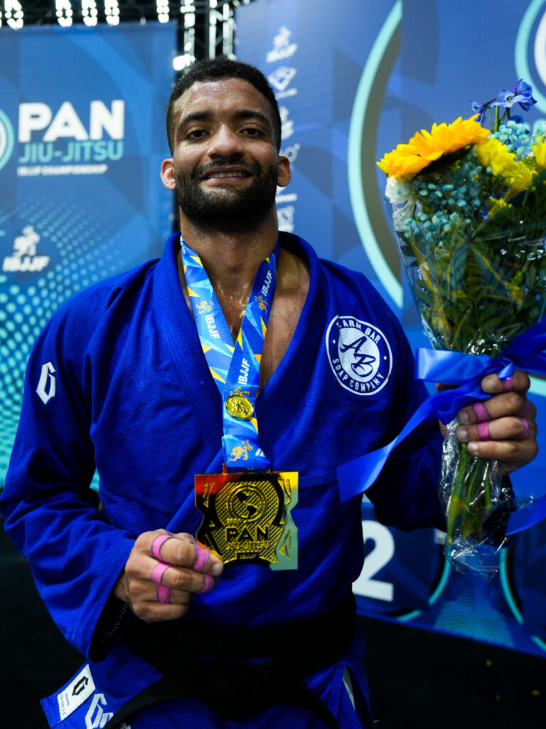 O campeão é do Engenho Novo, Zona Norte do Rio de Janeiro. Enderson Dias foi o melhor competidor entre os atletas do meio-pesado, faixa-preta adulto, no Pan-Americano da IBJJF. Foto: The Mat Nation