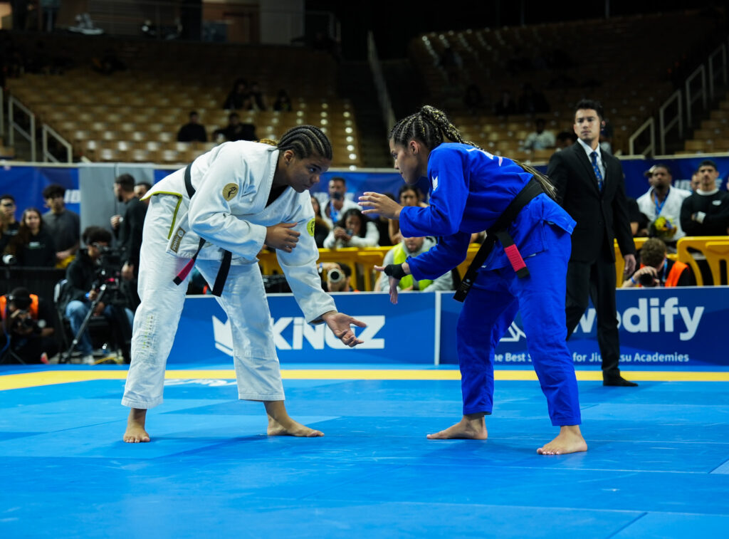 Gabi Pessanha and Sarah Galvão in action in the open class, the last match of the IBJJF Pans, in Florida.