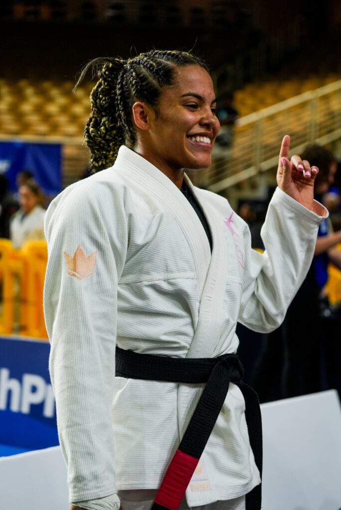 Sarah Galvão shined with a perfect record at the IBJJF Pans. The Atos black belt took out names like Gabi Pessanha, Elisabeth Clay and Janaina Lebre.