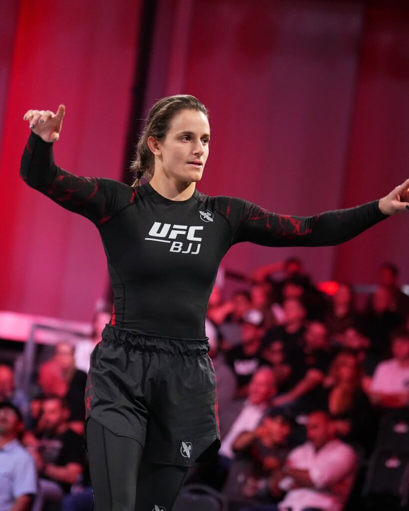 Adele Fornarino é uma potência do grappling feminino. Atuação na sétima edição do UFC BJJ, em Vegas, rendeu uma vitória por via rápida.