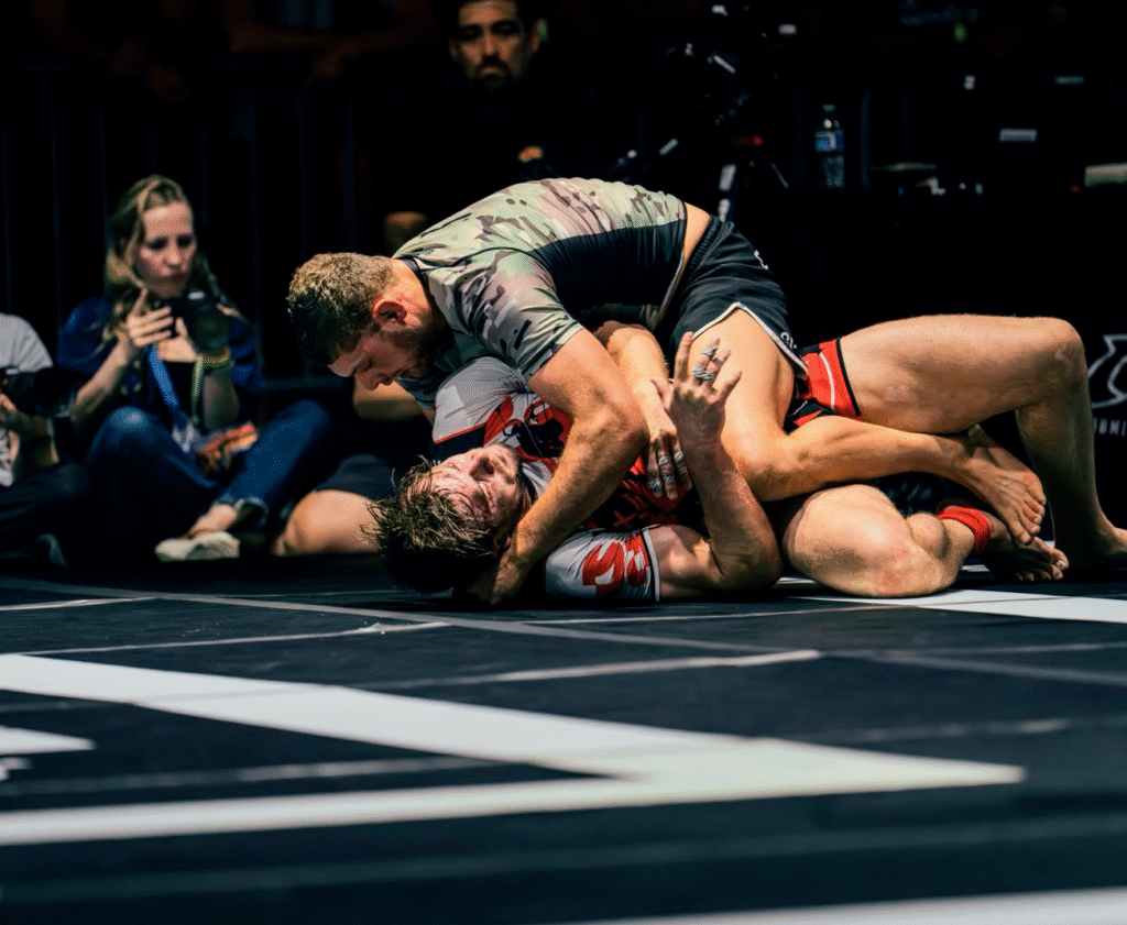 Na final da divisão até 88kg do ADCC West Coast Trials, Nathan Haddad enfrentou e venceu Ryan Aitken, um dos favoritos em ação no torneio. Foto: Jon O’Connell