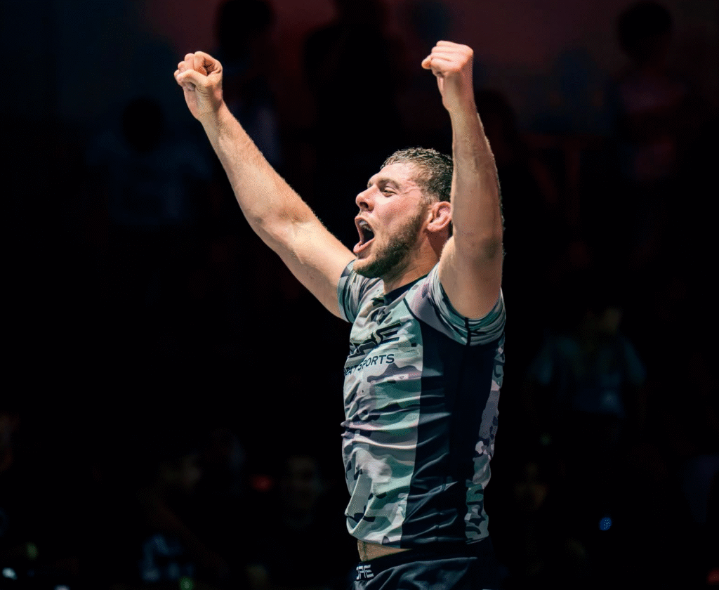 Nathan Haddad comemora conquista da vaga para lutar o Mundial do ADCC, que acontece este ano na Polônia. Foto: Jon O’Connell