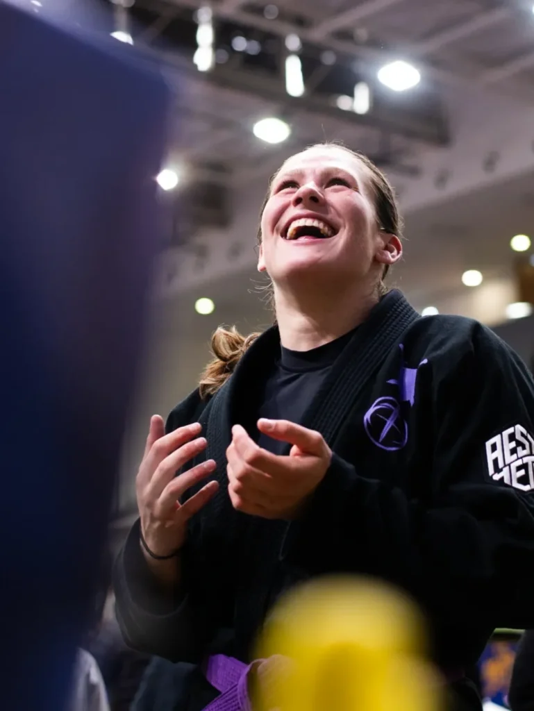 Acumulando ouros ao longo do caminho: India Risby concluiu etapa na faixa-roxa com sete medalhas de ouro nos eventos principais da IBJJF; do total, três são de absolutos.