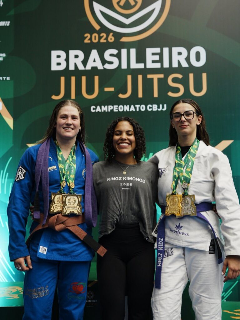 India Risby, Sarah Galvão e Mia Montesinos comemoraram os resultados do time no Brasileiro. Mia chegou à final do peso aberto com India.