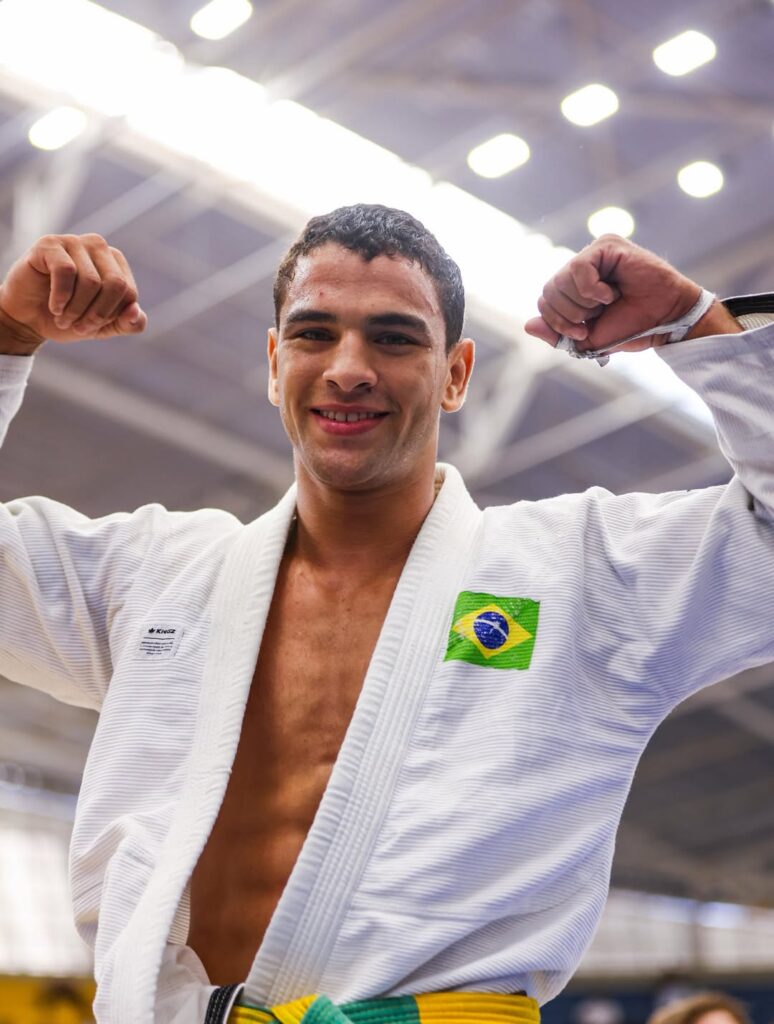 Felipe Leonardo comemora campanha bem-sucedida no Brasileiro de Jiu-Jitsu. Foto: @joaobjj01