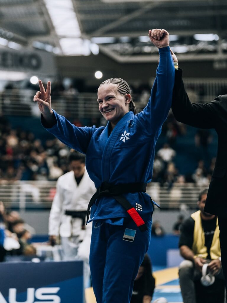 Elisabeth Clay comemora bicampeonato no Brasileiro de Jiu-Jitsu, em São Paulo.