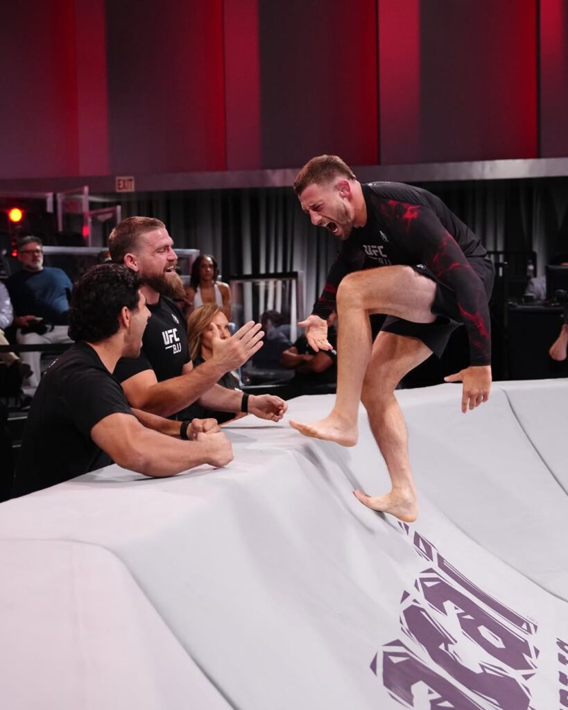 Ethan Crelinsten finaliza Danilo Moreira no mata-leão e impressiona em atuação de estreia no UFC BJJ 8. Foto: Divulgação / UFC BJJ