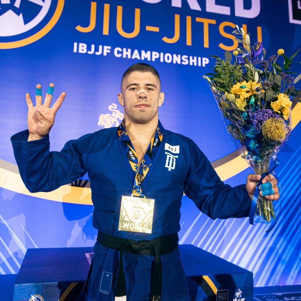 Tainan Dalpra's fastest win at Worlds came in the final, with a submission in less than a minute. Photo: Courtesy / IBJJF