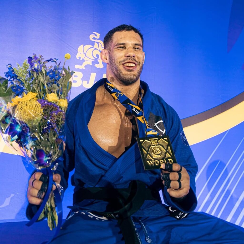 Rider Zuchi won the dream world title at the sport's elite level. The athlete keeps Leandro Lo's legacy alive on the mat. Photo: Courtesy / IBJJF