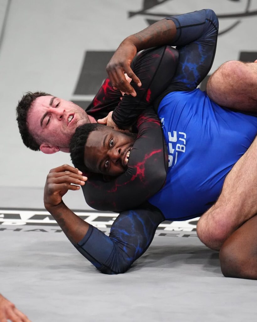 Mason Fowler quis colocar o cinturão na disputa contra Devhonte Johnson. Sem sofrer qualquer dano, ele garantiu a vitória por finalização e permaneceu no topo do meio-pesado.