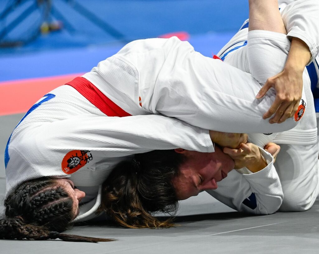 Nos World Games, Tamara lutou representando o seu país, a Hungria. Nas competições de Jiu-Jitsu tradicionais, o atleta luta defendendo a bandeira da equipe. Foto: Divulgação
