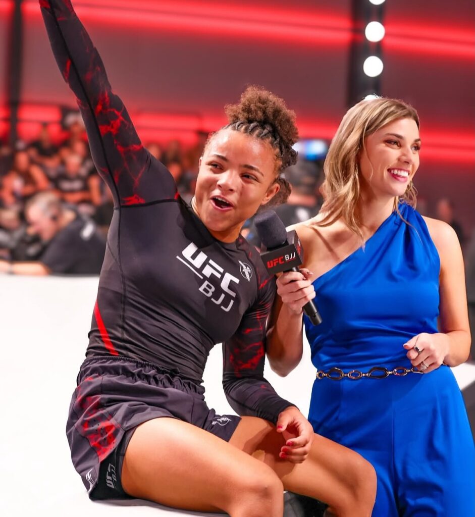 Cassia Moura é uma estrela do UFC BJJ. Campeã do peso galo feminino, a faixa-preta de Bruno Bastos pode fazer história como primeira atleta a possuir, simultaneamente, dois títulos da organização. Foto; UFC BJJ
